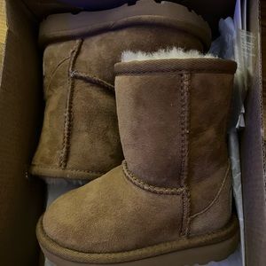 Infant tall chestnut Uggs size 6 like new worn twice